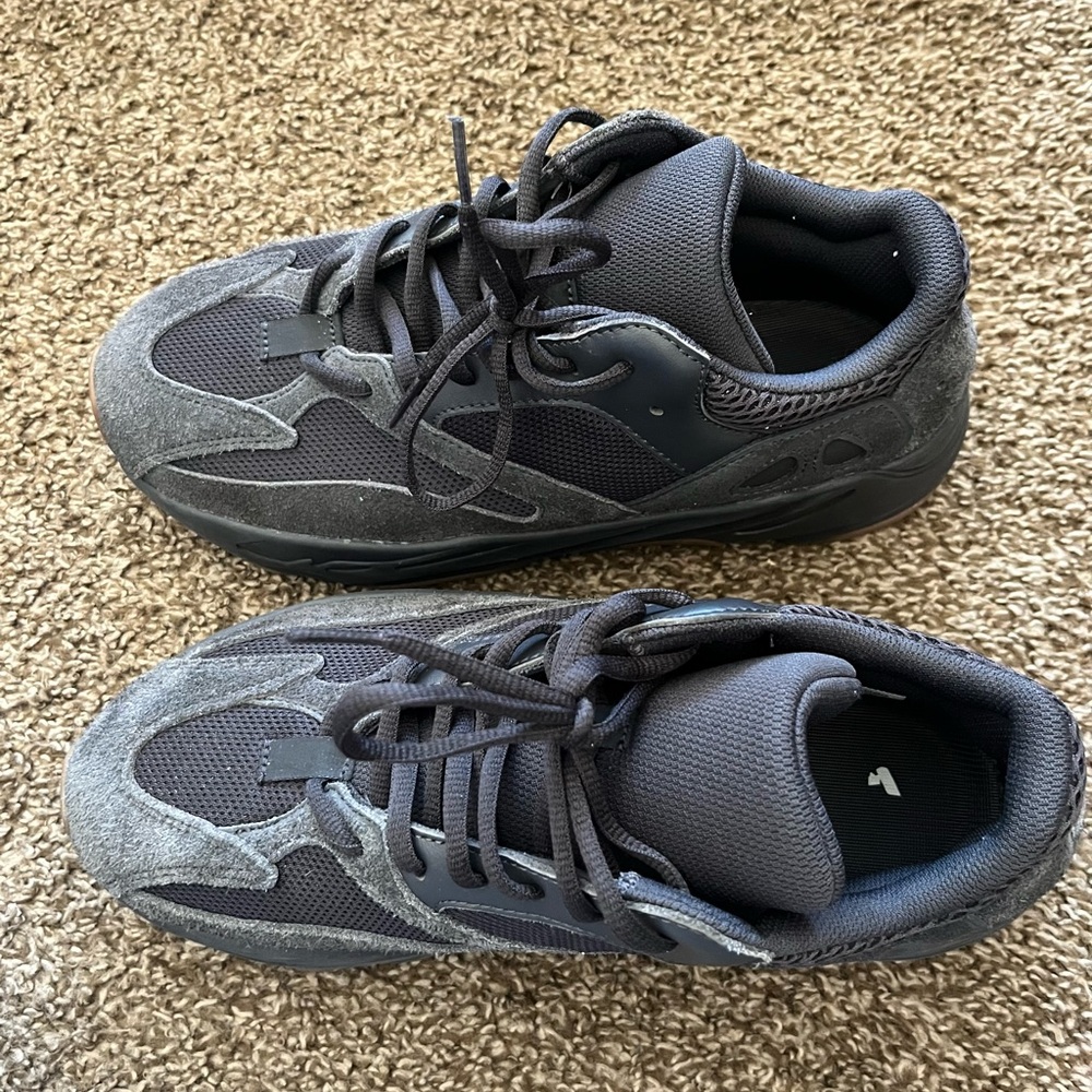 Yeezy boost 700